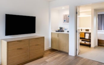 Suite, Multiple Beds, Hearing Accessible (2 Queen, Hearing Accessible)
