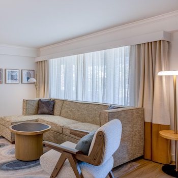 Suite, 1 King Bed with Sofa bed, Mountain View (Ambassador)