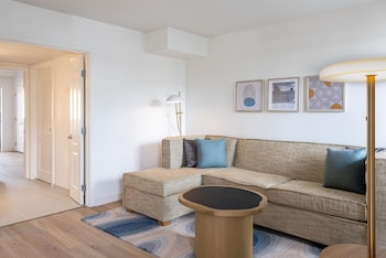 Suite, 1 King Bed with Sofa bed, Mobility Accessible