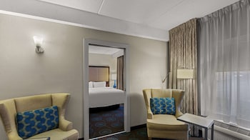 Suite, 1 King Bed, Non Smoking