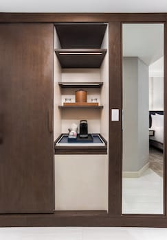 Premium Room, 1 King Bed