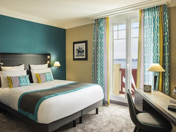 Classic Twin Room, 1 Queen Bed, Partial Sea View