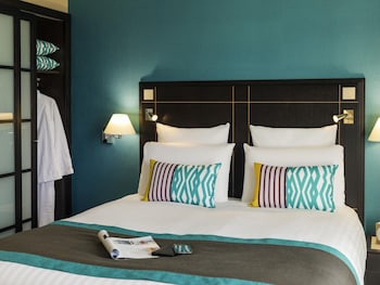 Classic Twin Room, 1 Queen Bed, Partial Sea View