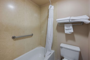 Standard Room, 2 Queen Beds, Non Smoking, Refrigerator & Microwave (with Sofabed)