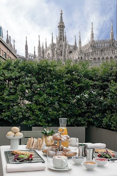Deluxe Double Room (Duomo View)