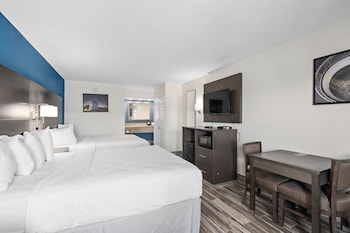 Room, 2 Queen Beds, Mobility Accessible, Non Smoking (Bathtub w/ Grab Bars)