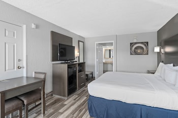 Room, 1 King Bed, Mobility Accessible, Non Smoking (Bathtub W/grab Bars)