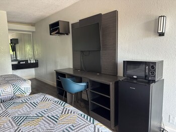 Standard Room, 2 Double Beds, Non Smoking