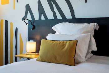 Suite, 1 Queen Bed with Sofa bed