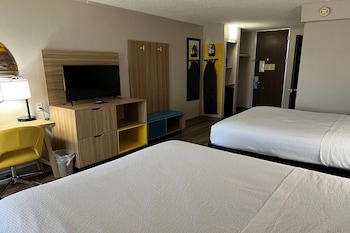 Room, 2 Queen Beds, Non Smoking