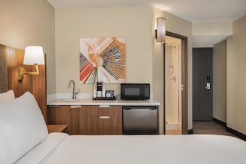 Standard Room, 1 Queen Bed (Minifridge)
