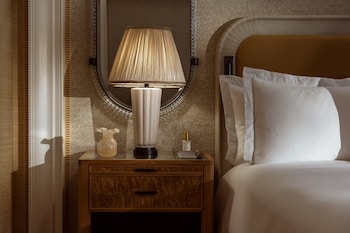 Deluxe Room, 1 King Bed (Grand )