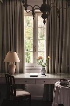 Room, Garden View