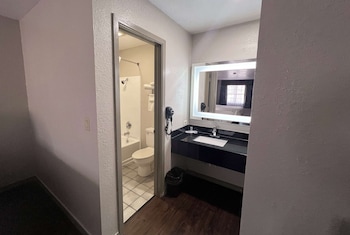 Deluxe Room, 2 Queen Beds, Non Smoking, Refrigerator & Microwave