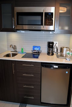 Suite, 2 Queen Beds, Kitchen