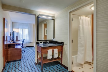 Room, 2 Queen Beds, Hearing Accessible (Accessible Bathtub)