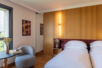 Superior Room, 1 King Bed, City View