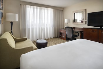 Room, 1 King Bed, Balcony (Corner)
