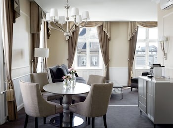 Suite with Lounge access