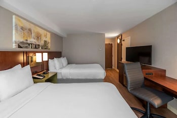 Room, 2 Queen Beds, Non Smoking, Ground Floor, No Pets