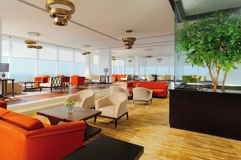 Club Guest room, 2 Twin, Partial River view