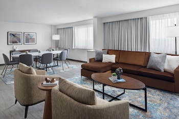 Suite, 1 King Bed, Non Smoking