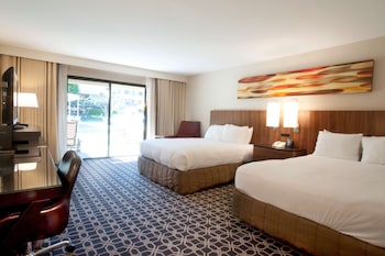 Room, 2 Queen Beds, Non Smoking, Poolside