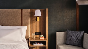 Standard Room, 1 King Bed