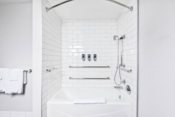 Room, 2 Queen Beds (Mobility/Hearing Accessible, Tub)