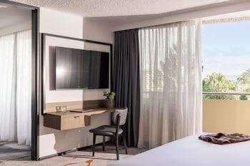 Junior Room, 1 King Bed, Balcony