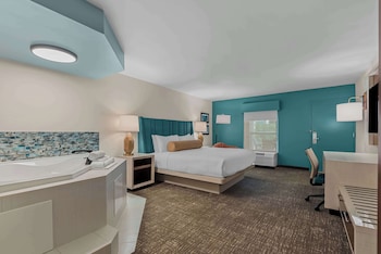 Standard Room, 1 King Bed, Non Smoking, Hot Tub