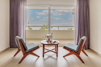 Honeymoon Suite