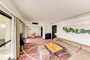 Cilantro Suite with Lounge Access