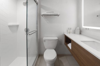 Standard Room, 1 King Bed, Accessible (Communications Accessible)