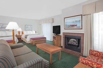 1 Queen Bed Penthouse Suite - BiLevel