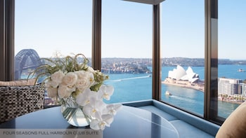 Sydney Harbour Studio Club Suite
