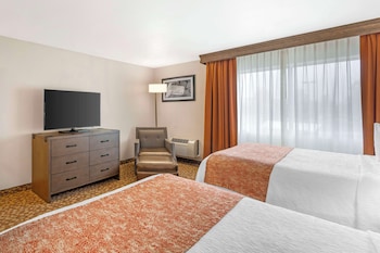 Suite, 2 Queen Beds, Non Smoking, Refrigerator & Microwave