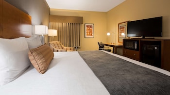 Standard Room, 1 King Bed, Accessible, Bathtub