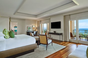 Royal Pacific Suite, 2 Bedrooms, Club Lounge access, Oceanfront