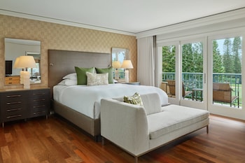 1 Bedroom Suite, 1 King Bed and Sofa Bed, Garden View