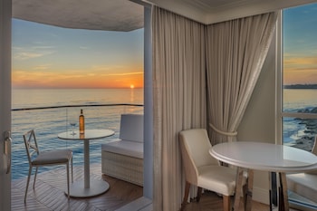 Premium Oceanfront King Corner Studio