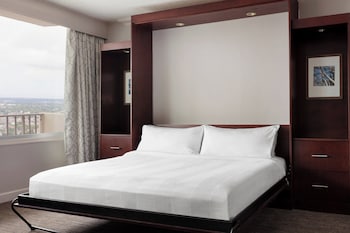 Suite, 1 King Bed, Non Smoking