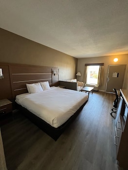 Suite, 1 King Bed with Sofa bed, Non Smoking