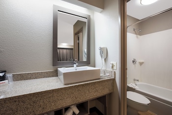Standard Room, 1 King Bed (Smoke Free)