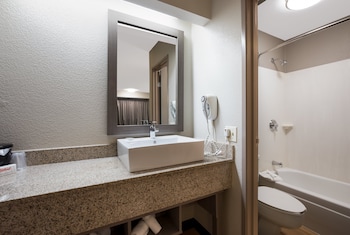 Standard Room, 1 King Bed (Smoke Free)