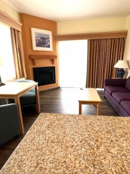 Room, 1 King Bed, Non Smoking, Corner
