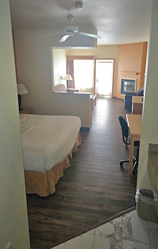 Family Suite, 1 King Bed w/ 2 sets of child size bunk beds, Dune View (Dog Friendly Room)