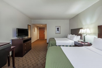Standard Room, 2 Queen Beds, Accessible (Communications, Roll-In Shower)