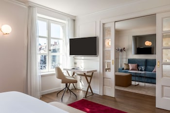 Junior Suite (Extra Bed 2Ad + 2Ch with View)