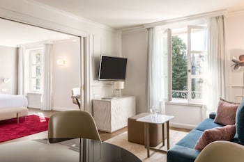 Junior Suite (Extra Bed 2Ad + 2Ch with View)